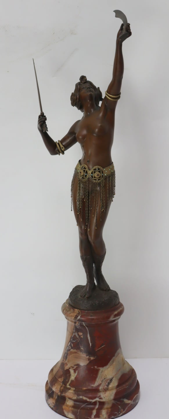 UNSIGNED BRONZE SCULPTURE OF AN