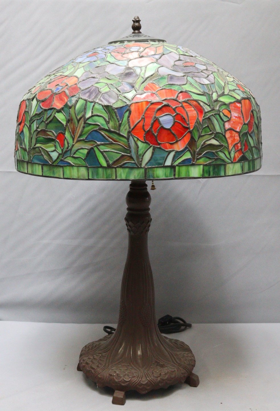 A REPRODUCTION TIFFANY STYLE GLASS 3b7686