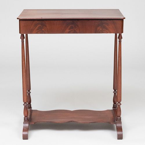 LATE FEDERAL MAHOGANY SIDE TABLEFitted 3b76fe