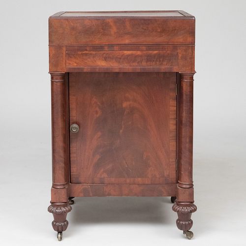 LATE FEDERAL MAHOGANY BEDSIDE CABINETThe