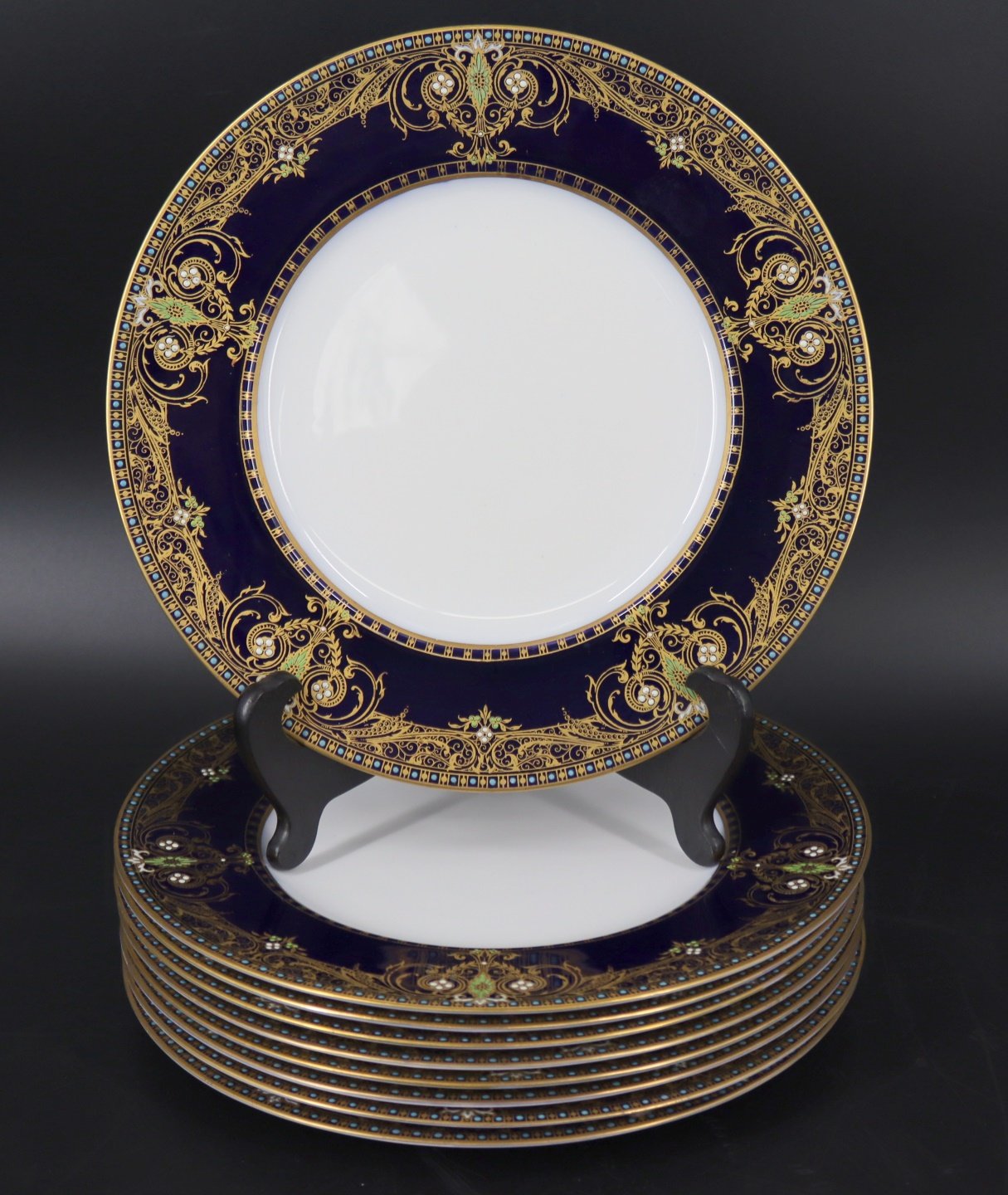 SET OF ROYAL WORCESTER PLATES. Set of