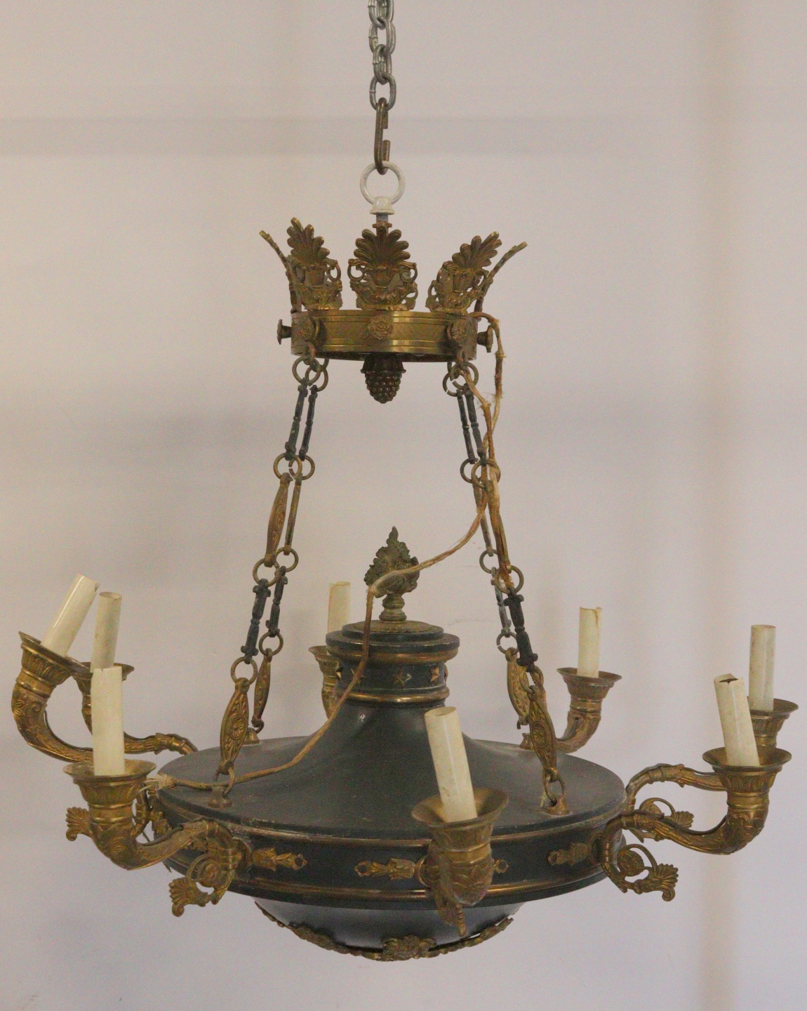 NEOCLASSICAL BLACK & GILT 8 LIGHT CHANDELIER.