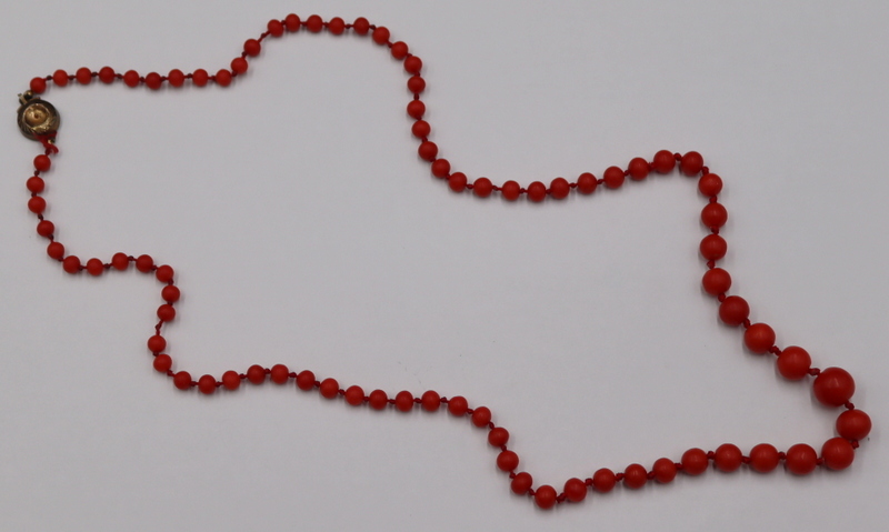 JEWELRY. GRADUATED RED CORAL BEADED