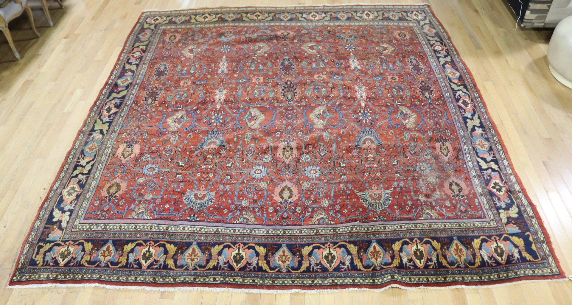 ANTIQUE & FINELY HAND KNOTTED SAROUK