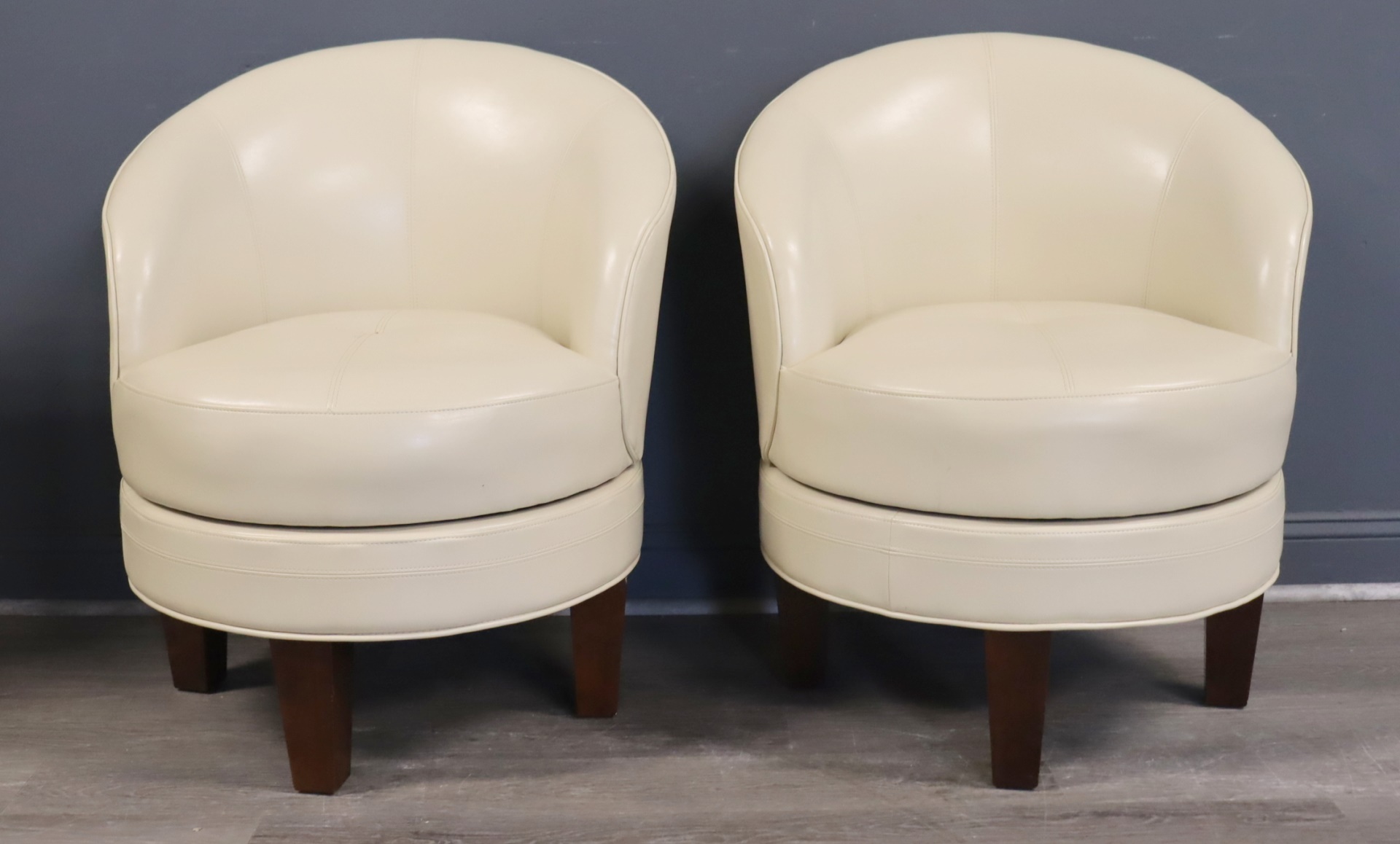 A MODERN PAIR OF LEATHER UPHOLSTERED 3b77fd