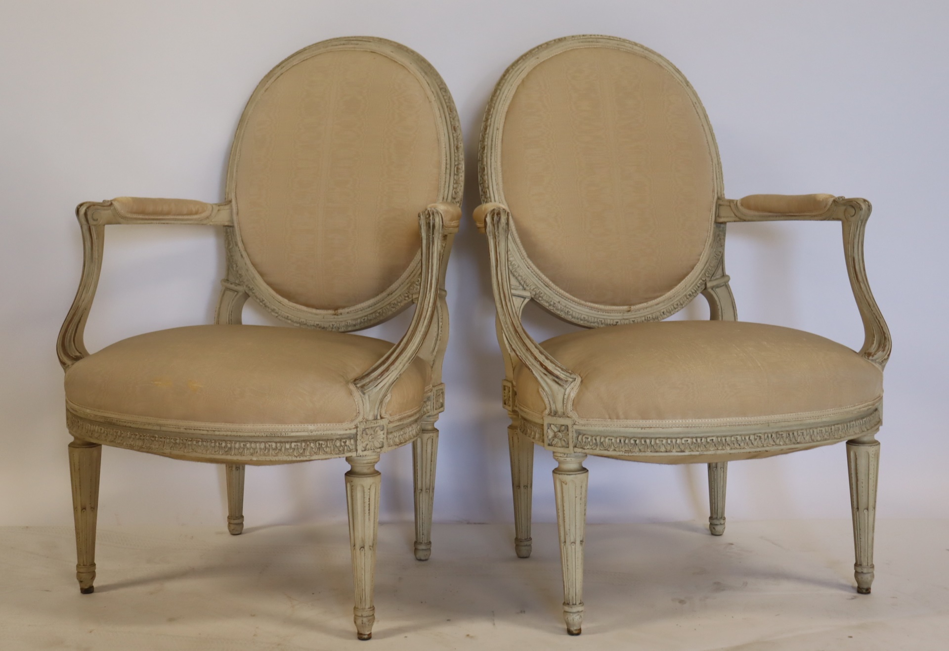 YALE BERGE PAIR OF LOUIS XV1 STYLE 3b781c