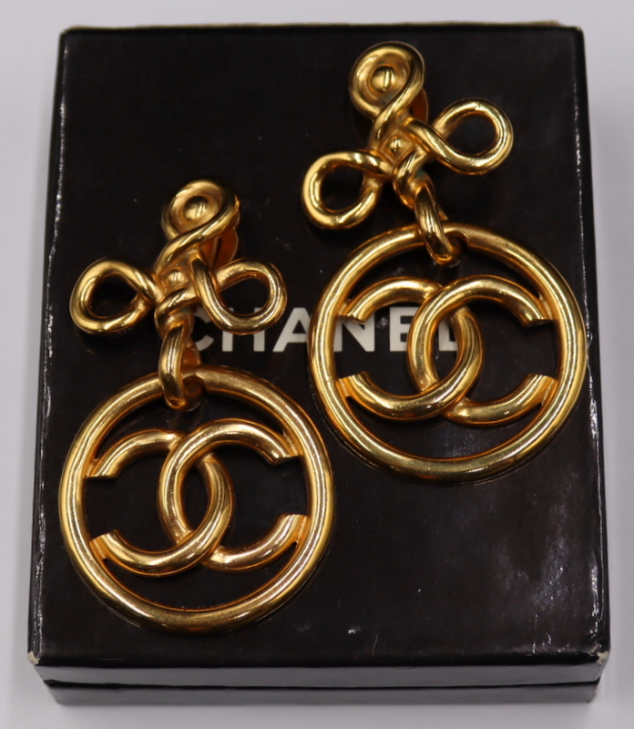 JEWELRY. PAIR OF LARGE SIGNED CHANEL