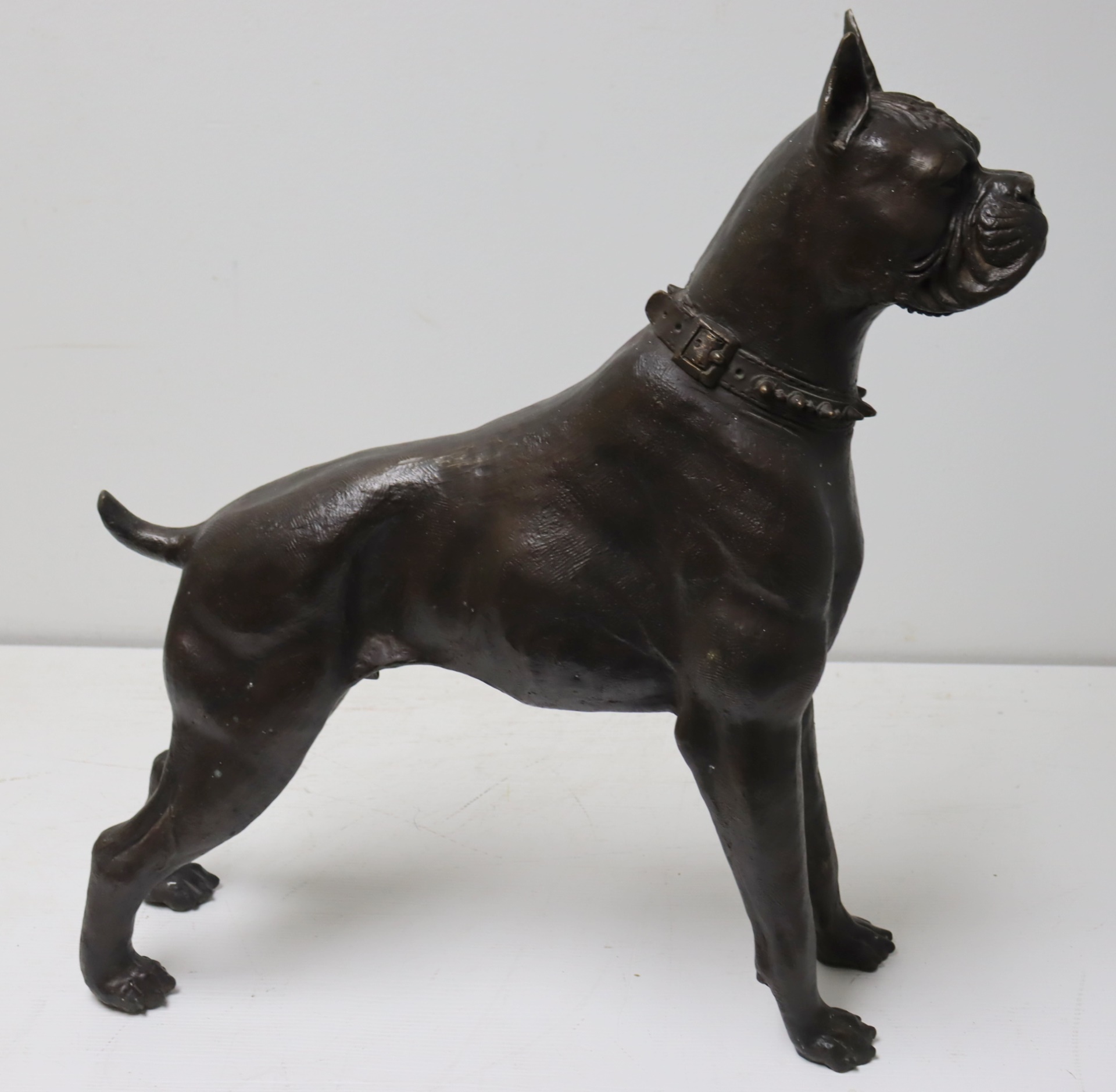 VINTAGE BRONZE SCULPTURE OF A BOXER