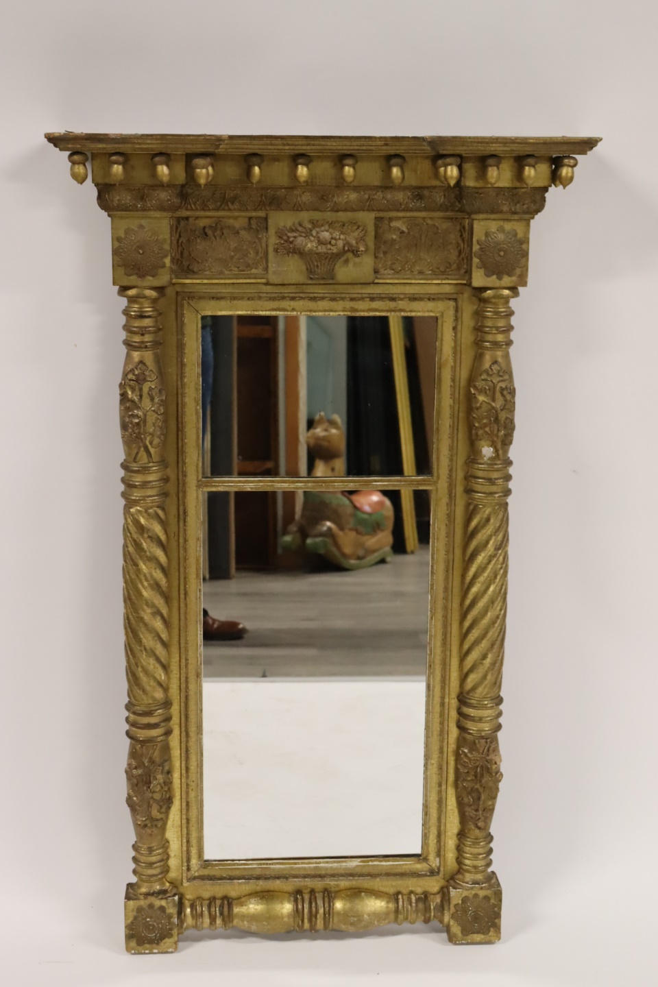 ANTIQUE AMERICAN EMPIRE GILT MIRROR.