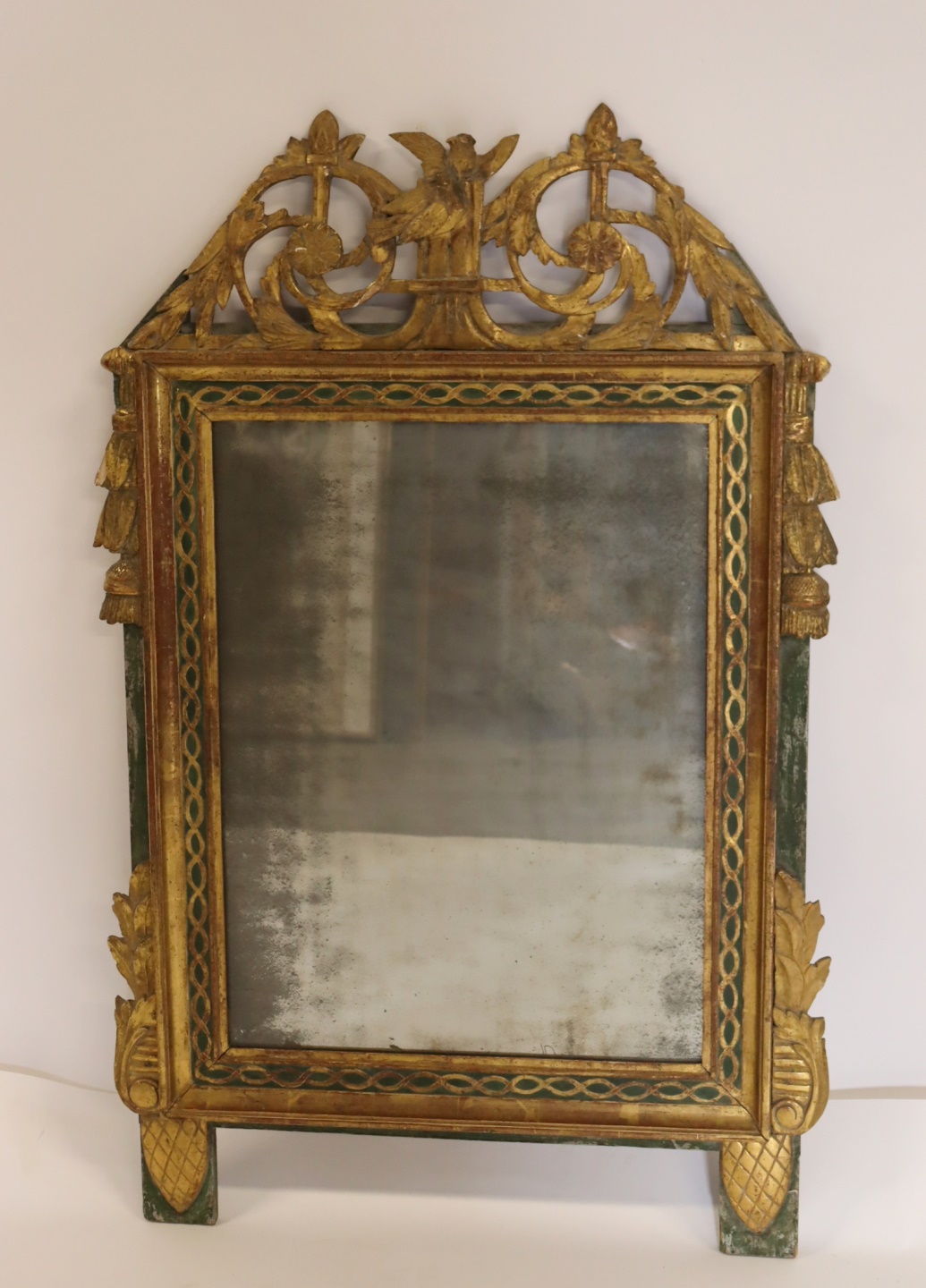 18TH CENTURY CARVED GILTWOOD MIRROR.