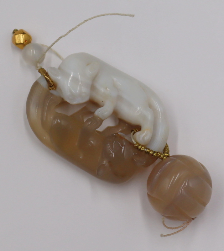 CHINESE CARVED AGATE FIGURAL PENDANT.