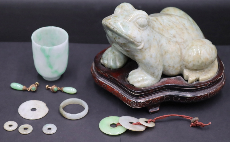 COLLECTION OF CARVED JADE OBJECTS  3b7b8e