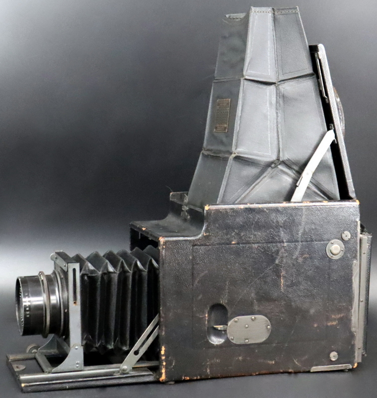 VINTAGE R. B. AUTO GRAFLEX CAMERA