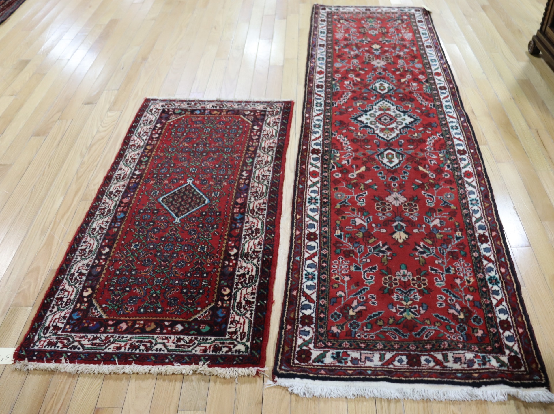 2 VINTAGE AND HAND WOVEN SAROUK