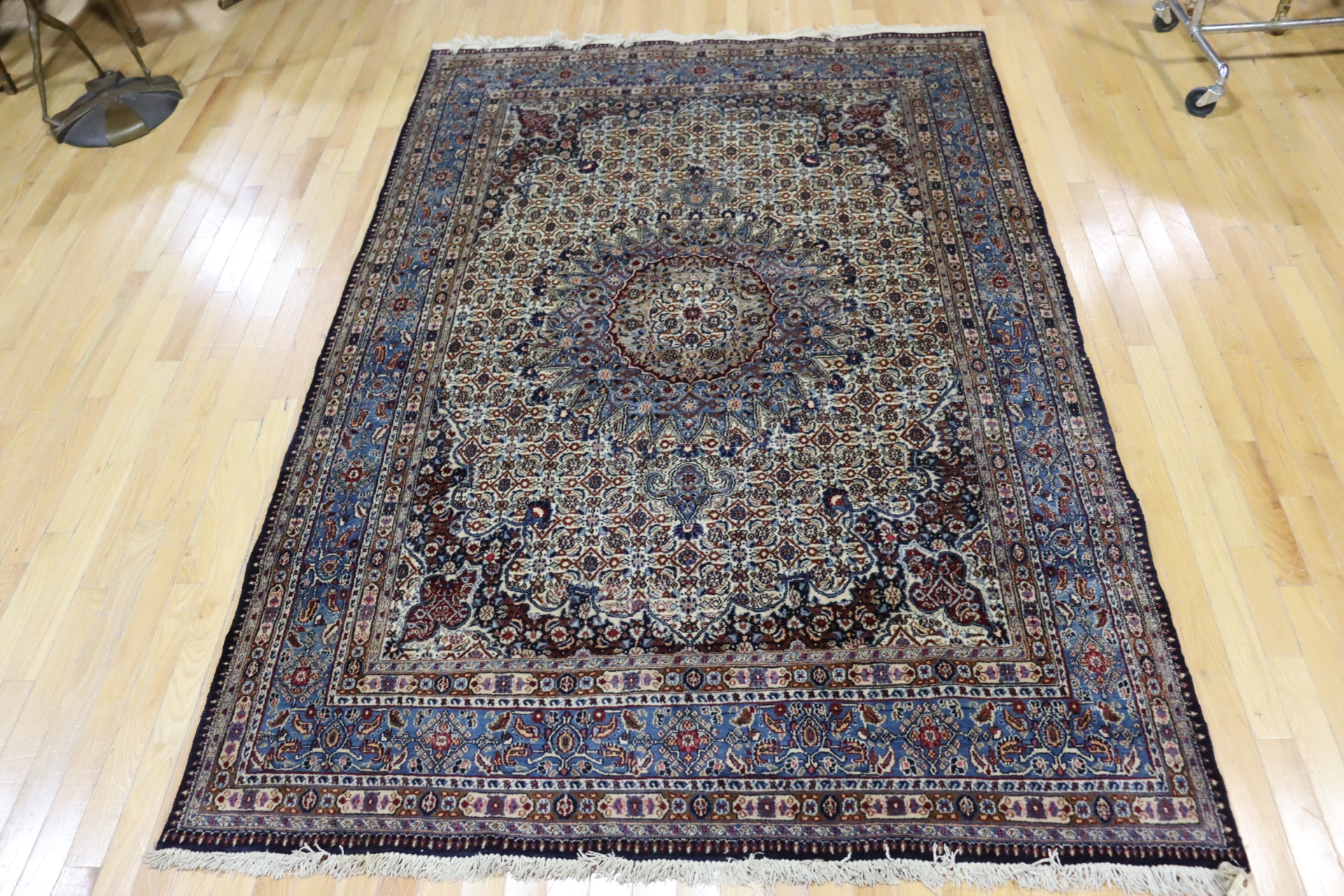 ANTIQUE AND FINELY HAND WOVEN RUNNER.