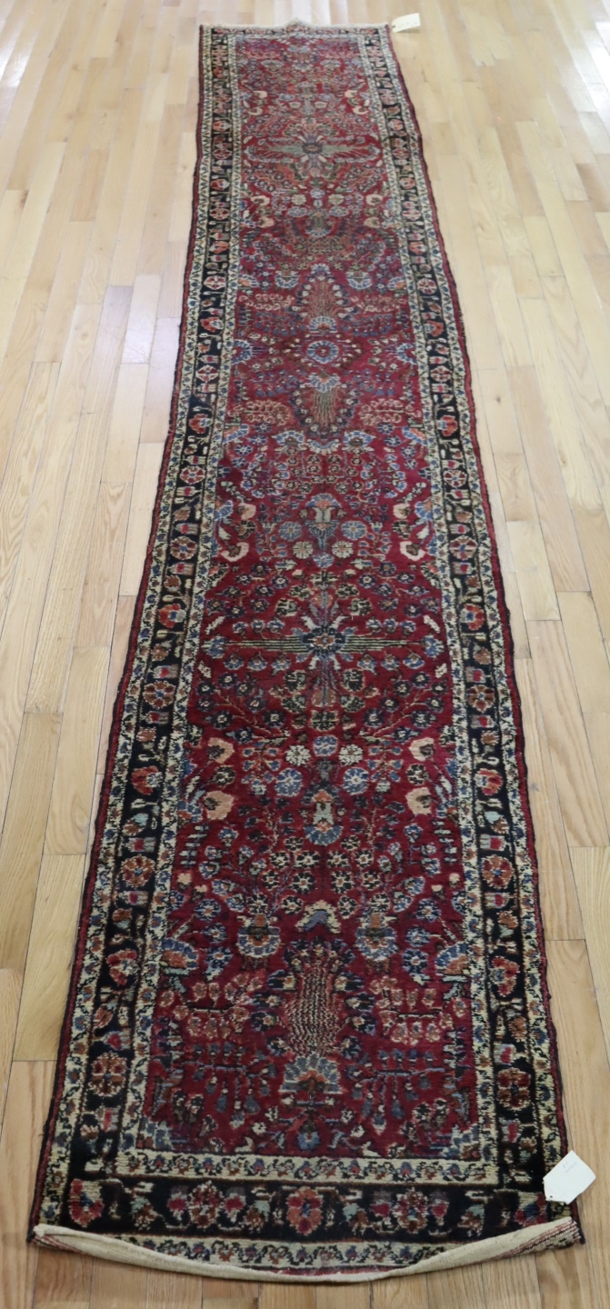 ANTIQUE AND FINELY HAND WOVEN SAROUK