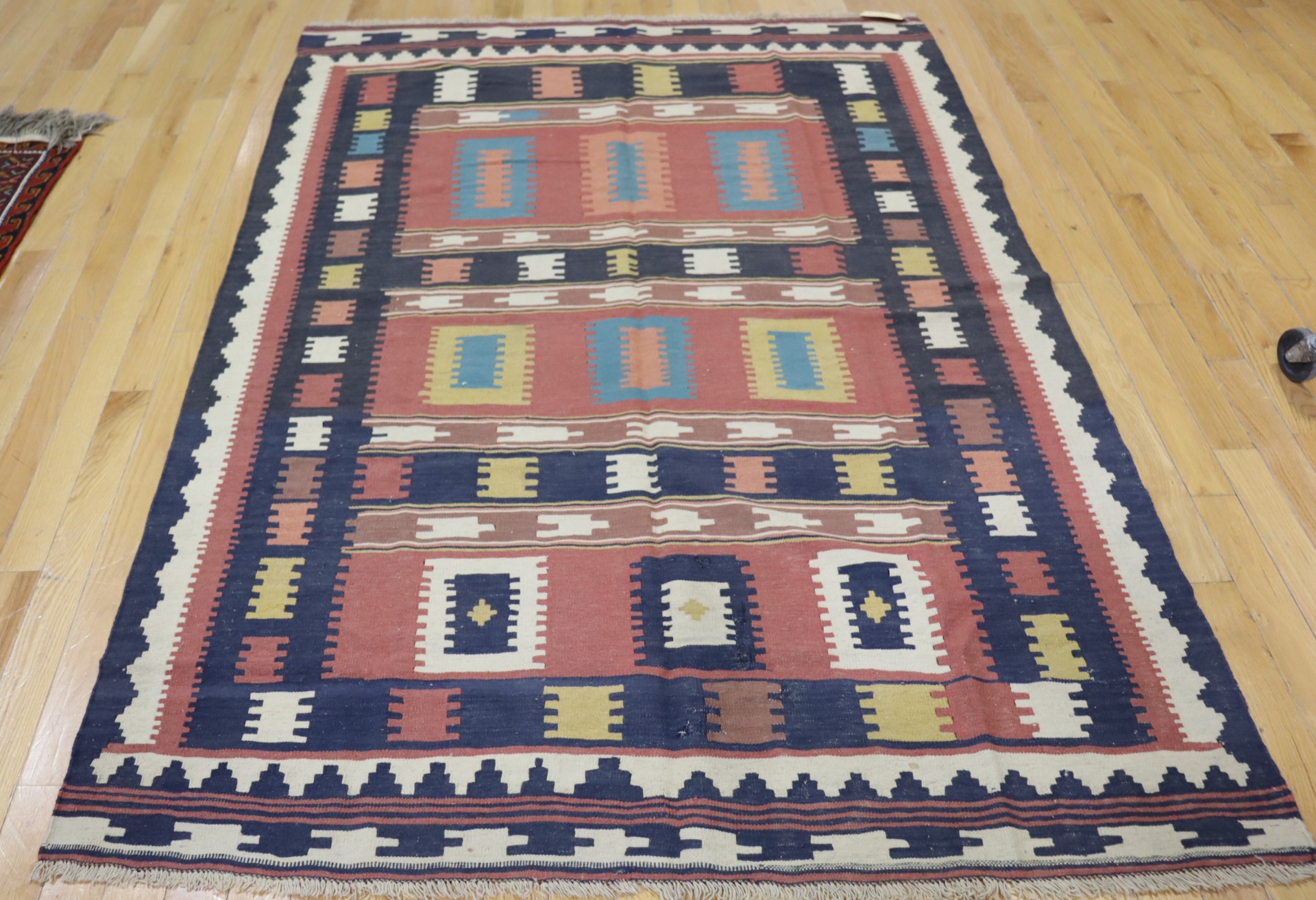 VINTAGE AND FINELY HAND WOVEN KILIM 3b7bc5