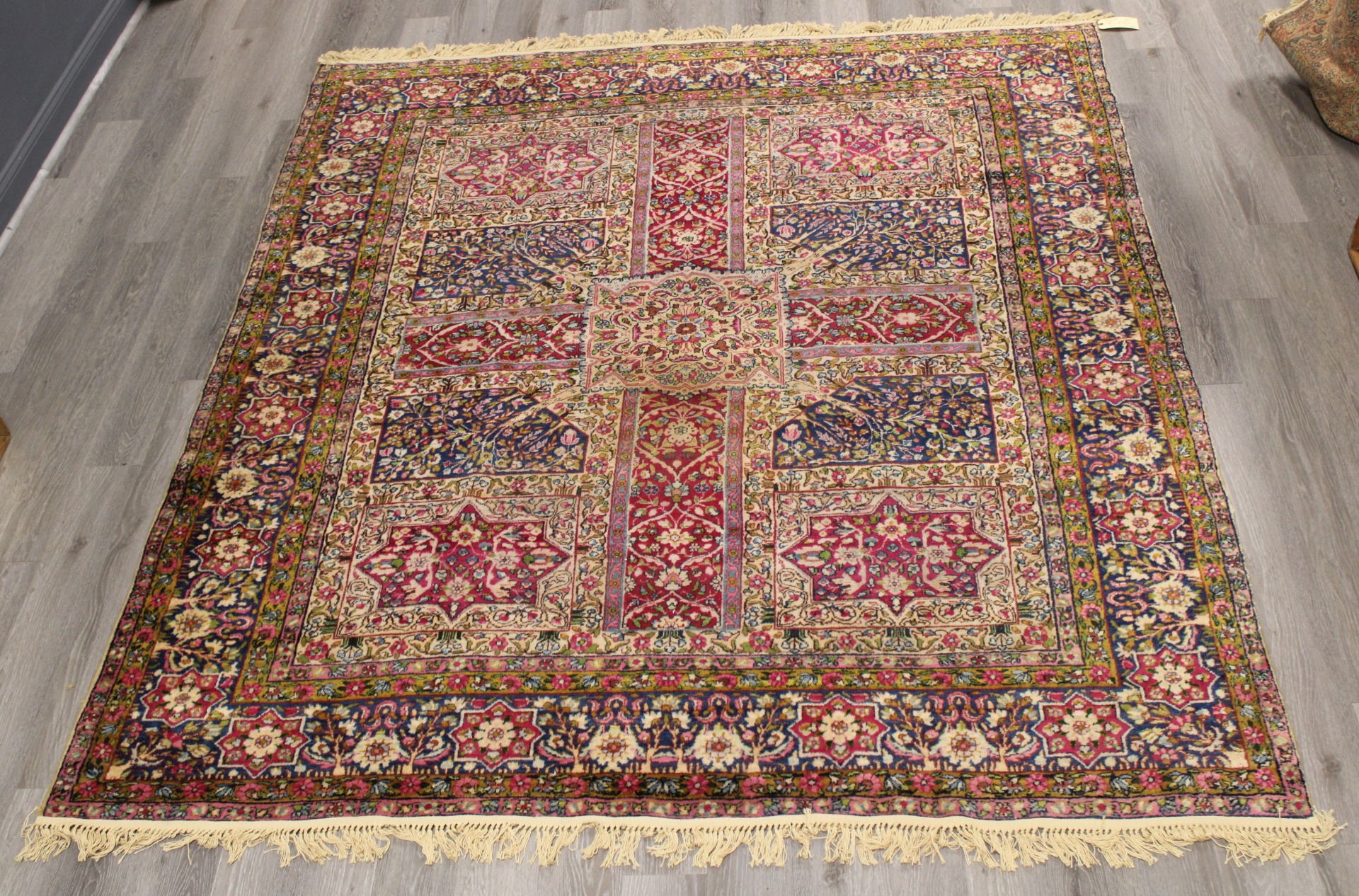 ANTIQUE AND FINELY HAND WOVEN CARPET.