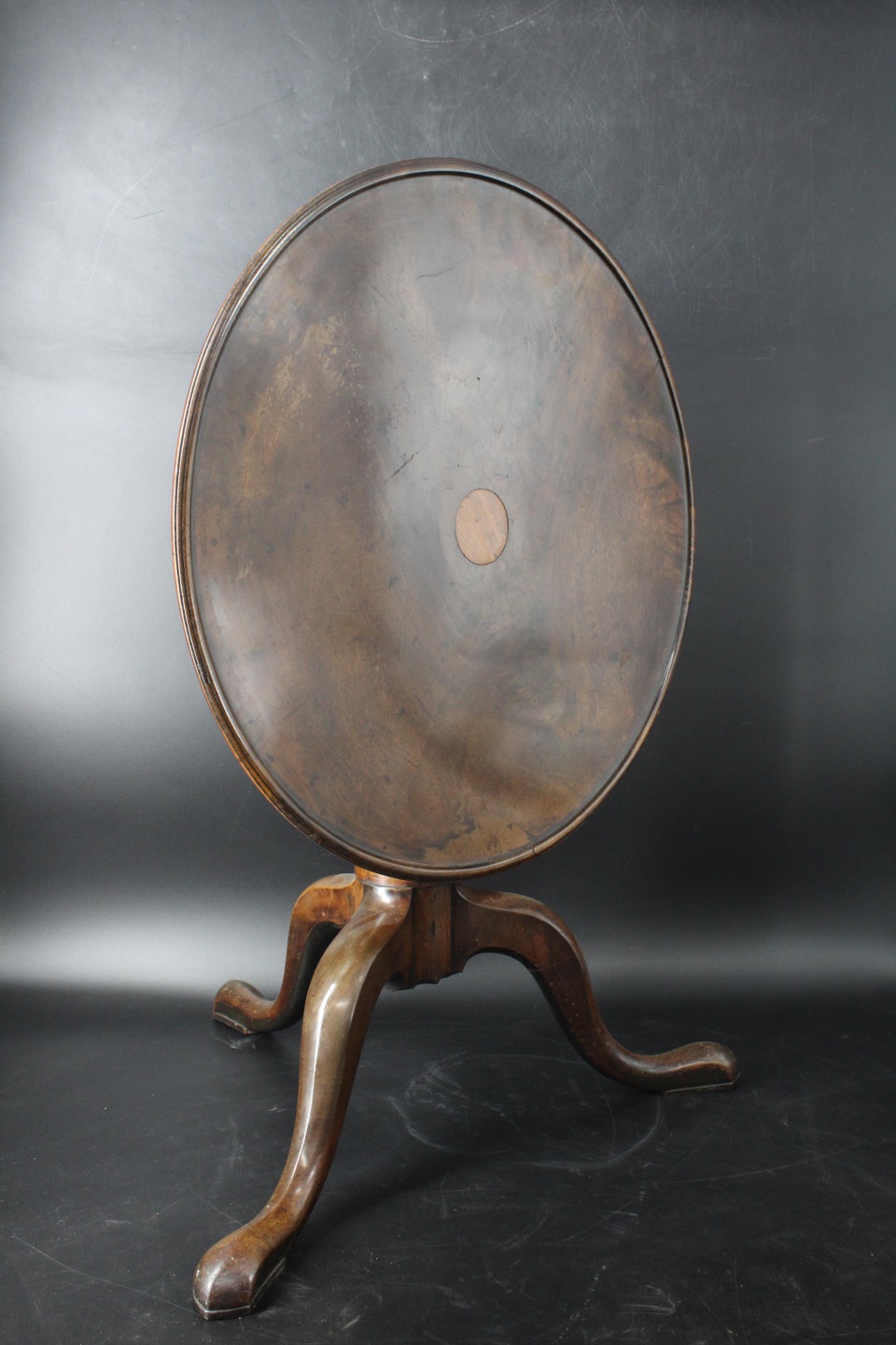 SMALL ANTIQUE TILT TOP TABLE. A small