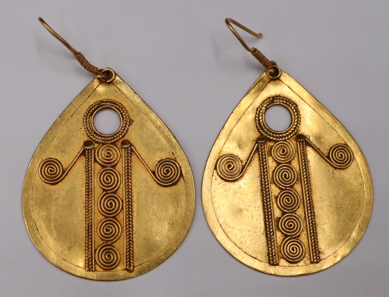 JEWELRY. PAIR OF LARGE 22KT GOLD