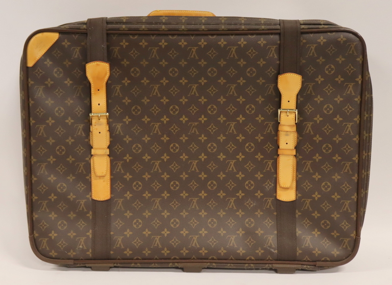 COUTURE LOUIS VUITTON SOFTCASE 3b7cc5