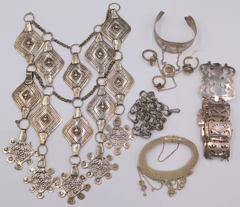 JEWELRY. ASSORTED GROUPING OF ENGLISH