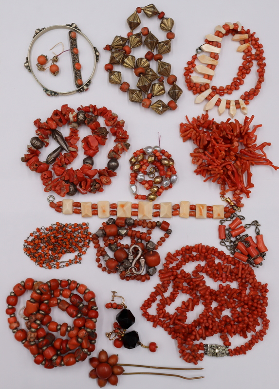 JEWELRY. ASSORTED GROUPING OF CORAL
