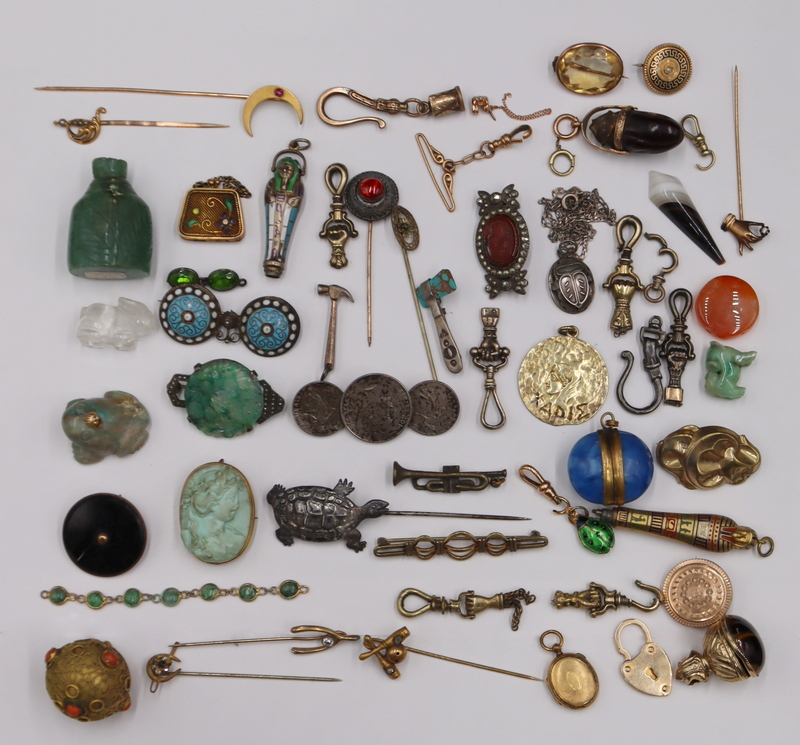 JEWELRY. ASSORTED ANTIQUE GOLD AND COSTUME