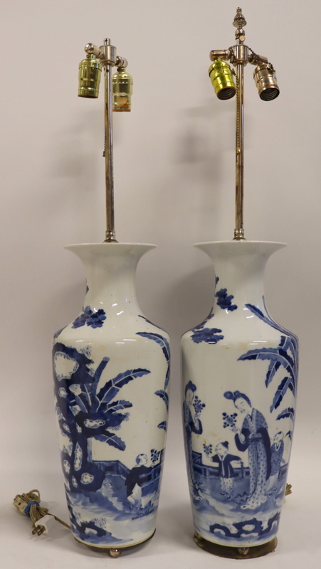 PAIR OF CHINESE BLUE AND WHITE 3b7e71