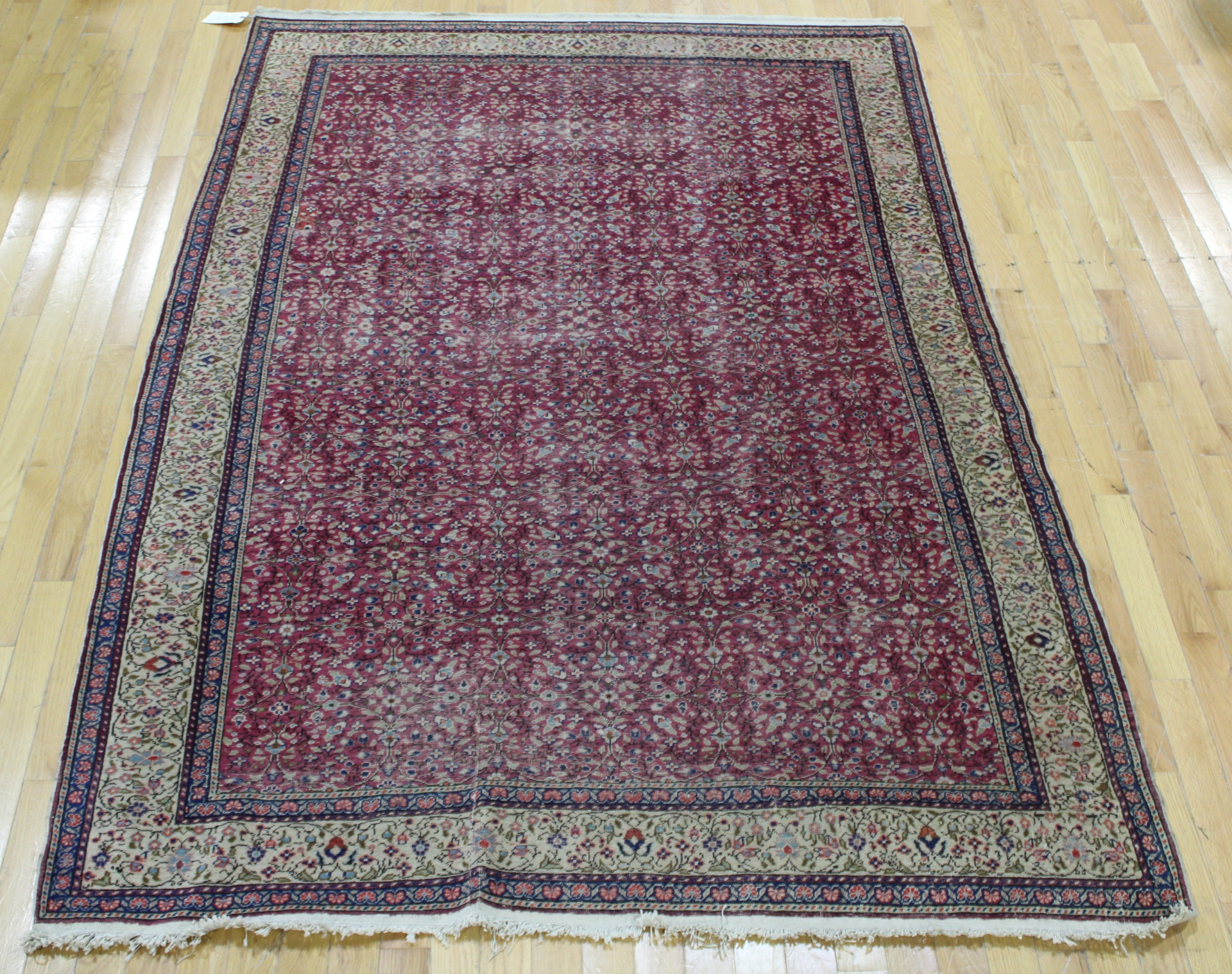 ANTIQUE AND FINELY HAND WOVEN CARPET  3b7ecf