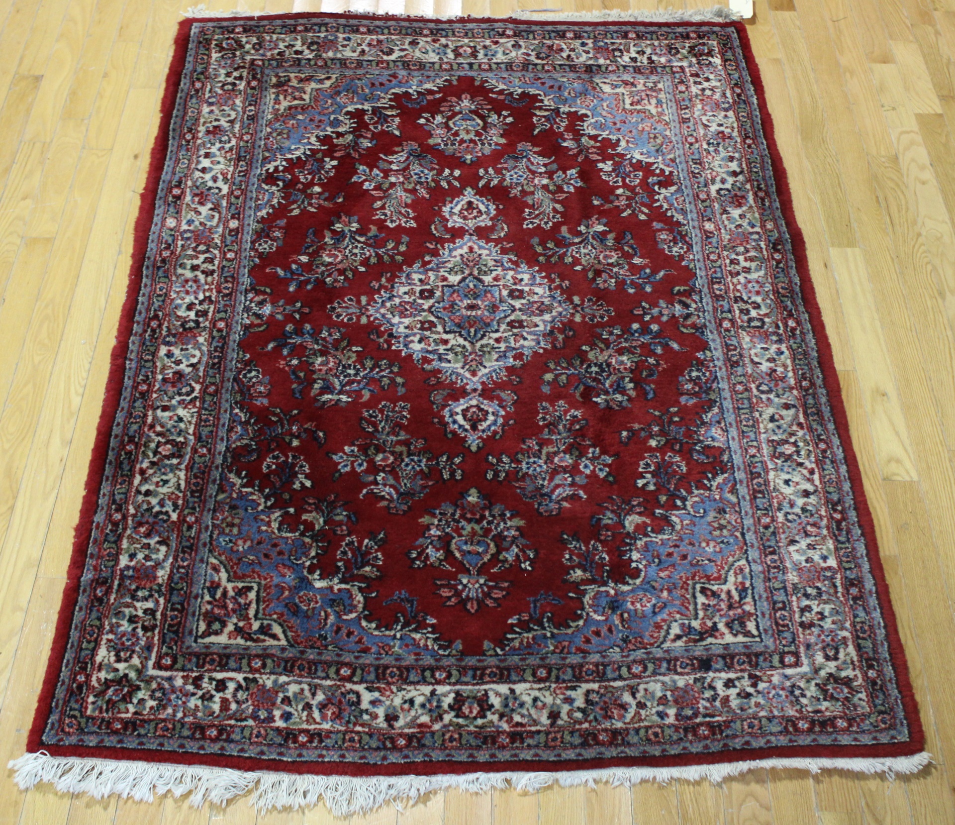 VINTAGE AND FINELY HAND WOVEN SAROUK