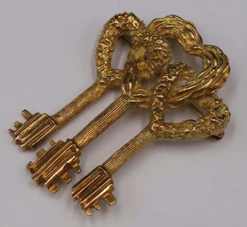 JEWELRY. CARTIER 18KT GOLD TRIO OF KEYS