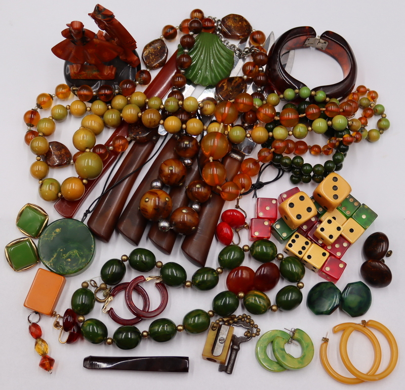 COLLECTION OF BAKELITE JEWELRY