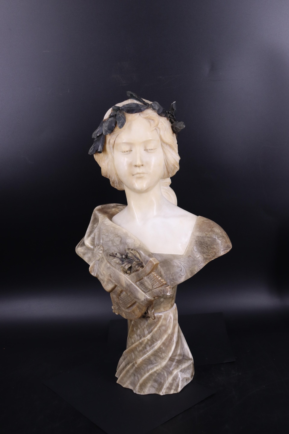 A FINE ANTIQUE ONYX / MARBLE BUST