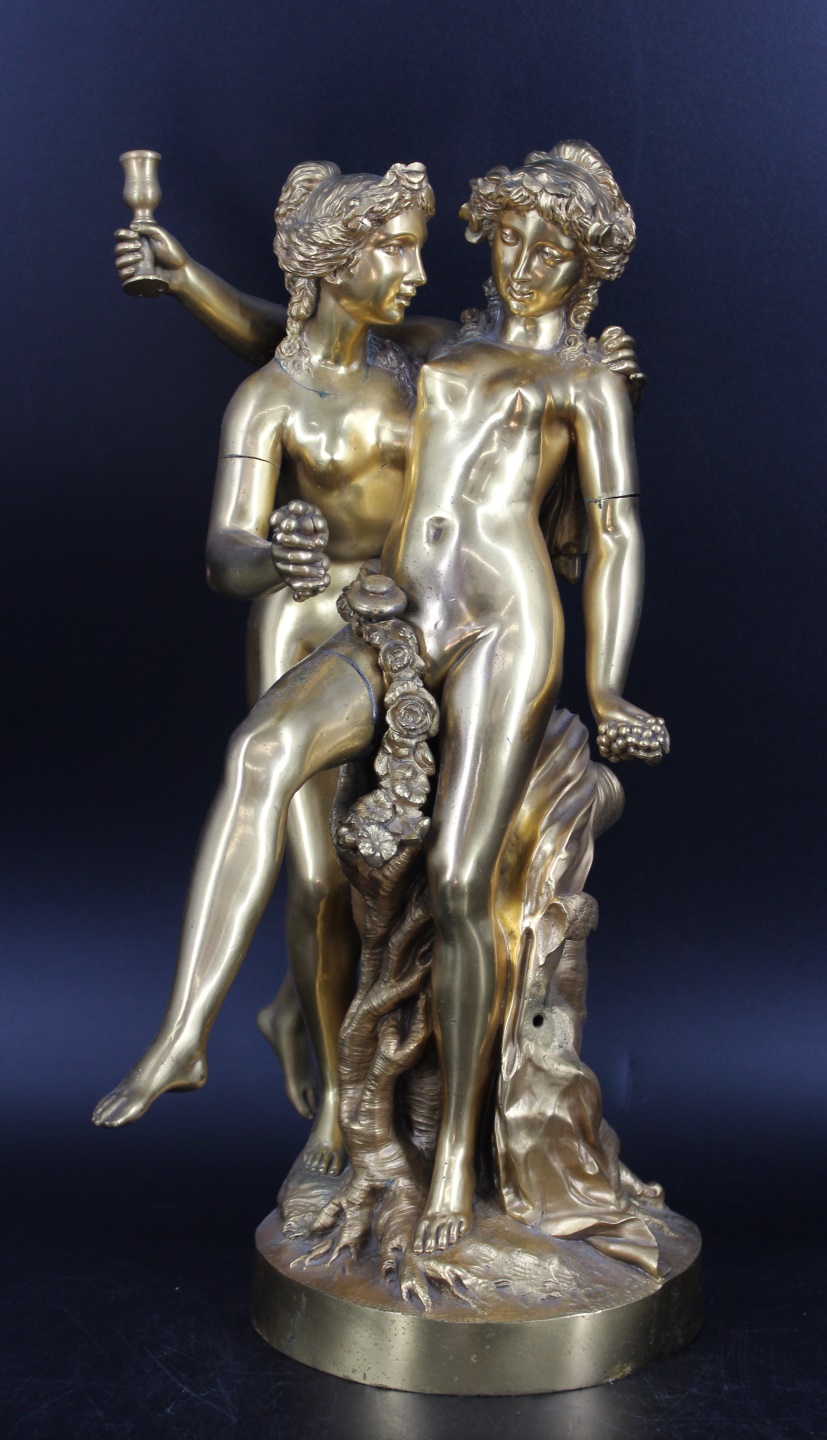 A GILT BRONZE SCULPTURE OF TWO 3b8126