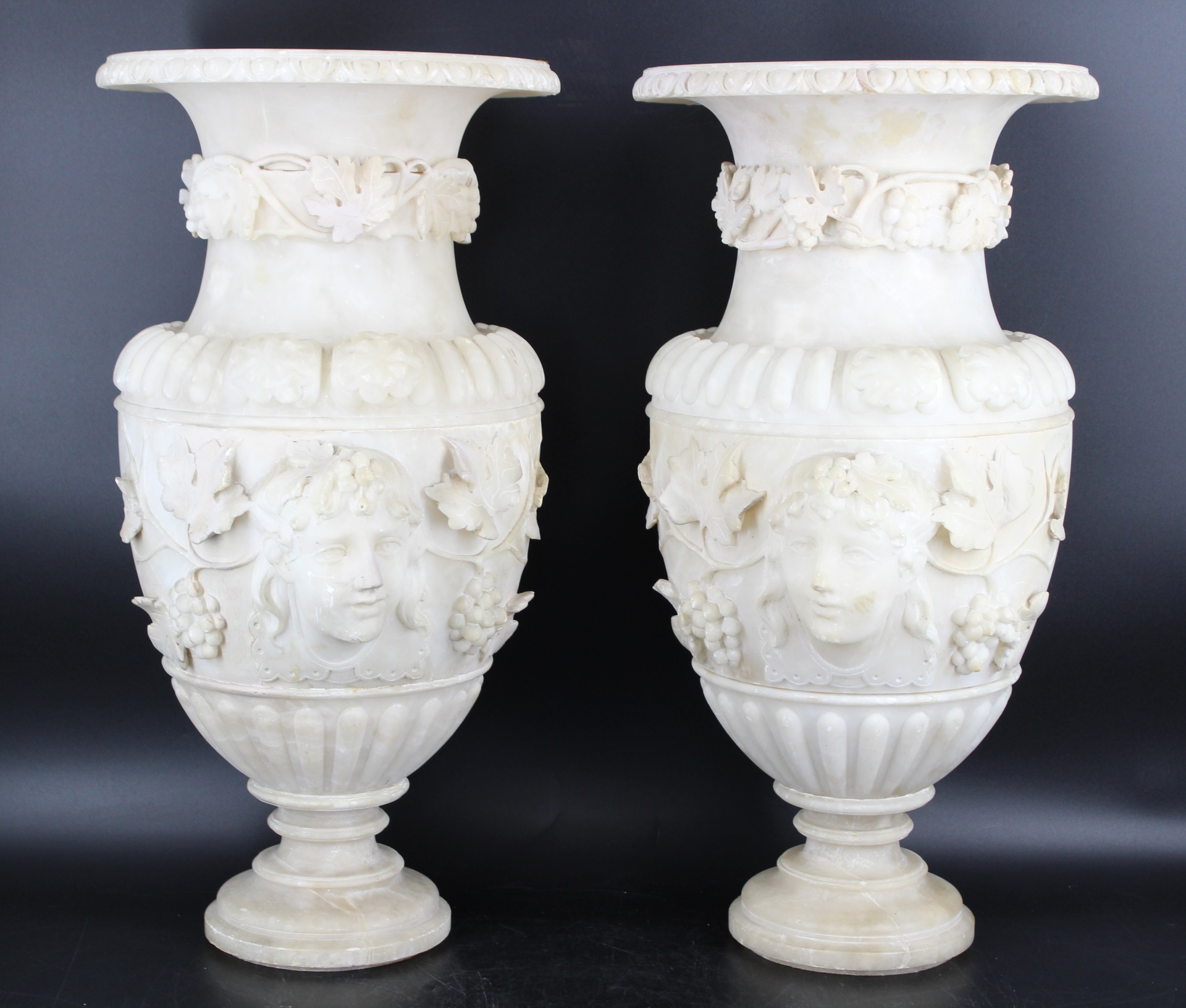 A PAIR OF LARGE FINE QUALITY 3b8123