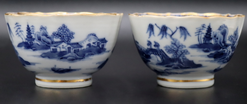 PAIR OF CHINESE BLUE AND WHITE 3b8194