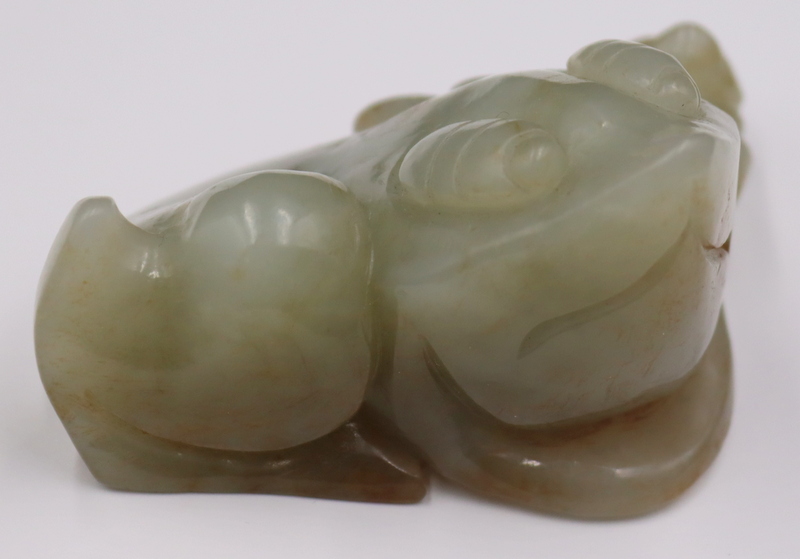 CHINESE CARVED CELADON JADE FROG  3b8197