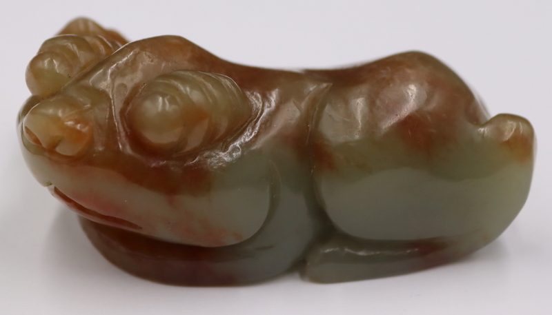 CHINESE CARVED JADE FROG Chinese 3b8198