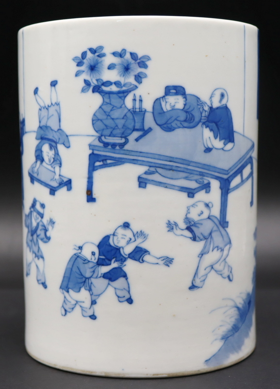 CHINESE BLUE AND WHITE BRUSH POT