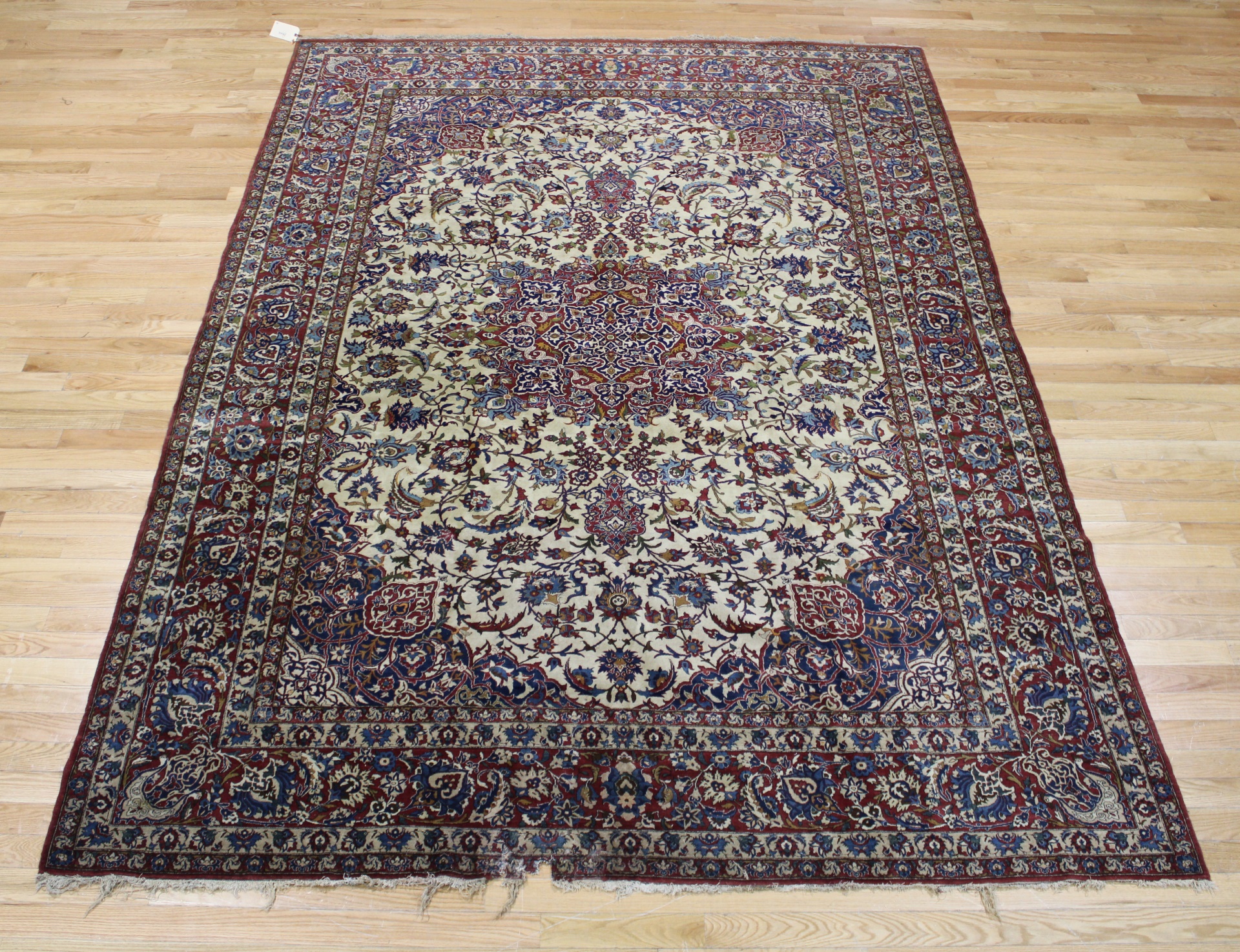 ANTIQUE AND FINELY HAND WOVEN CARPET  3b81fa