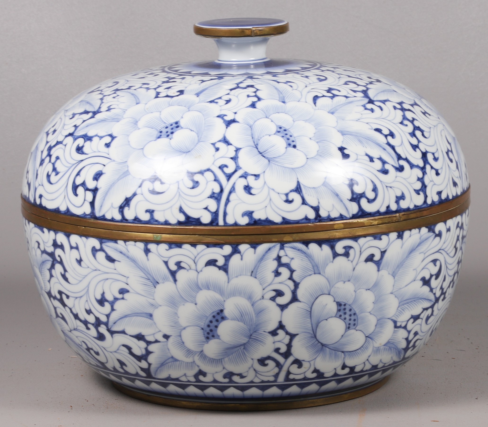 Maitland Smith blue white porcelain 3b5b79