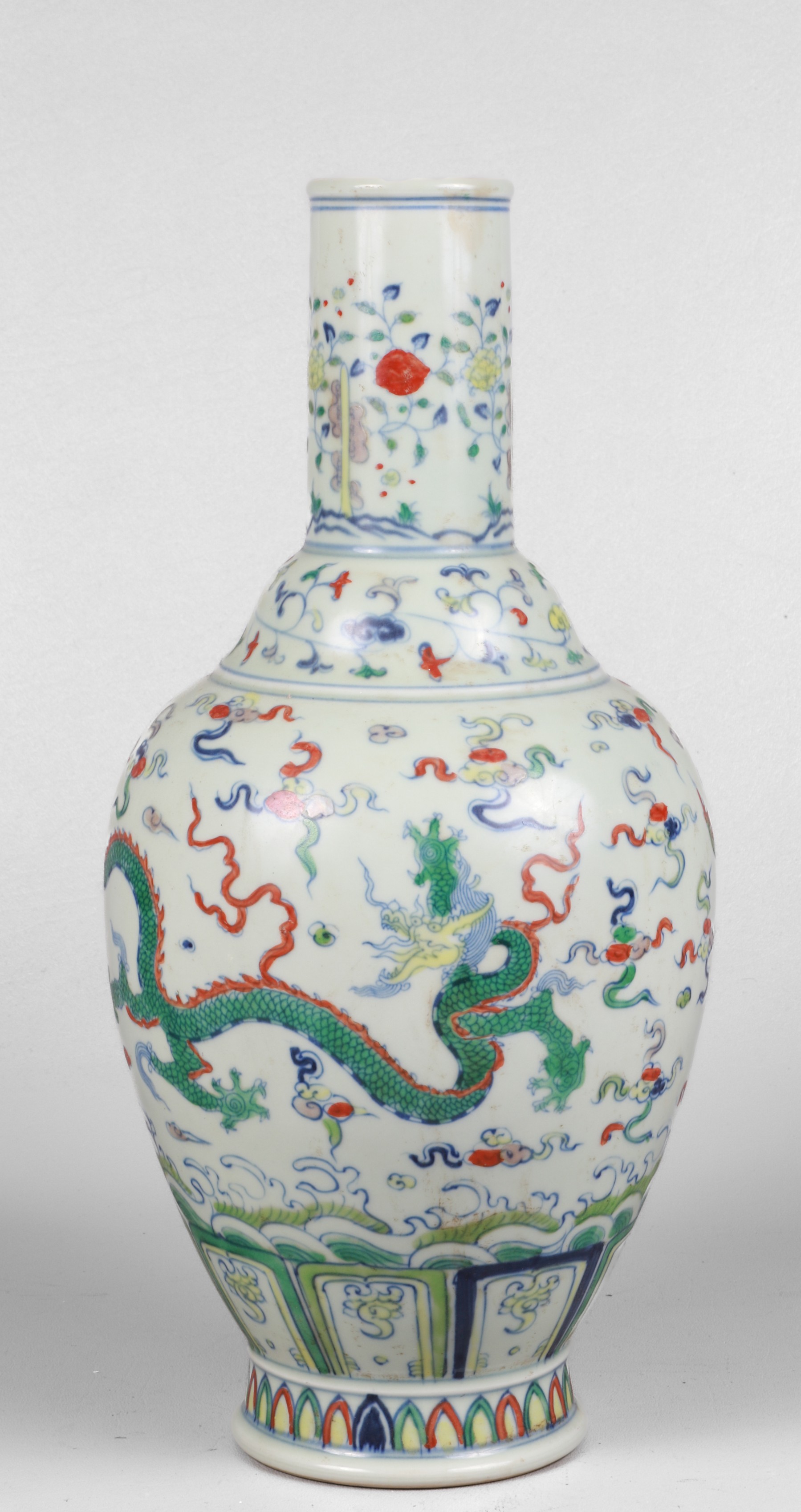 Chinese porcelain wucai vase dragon 3b5bed