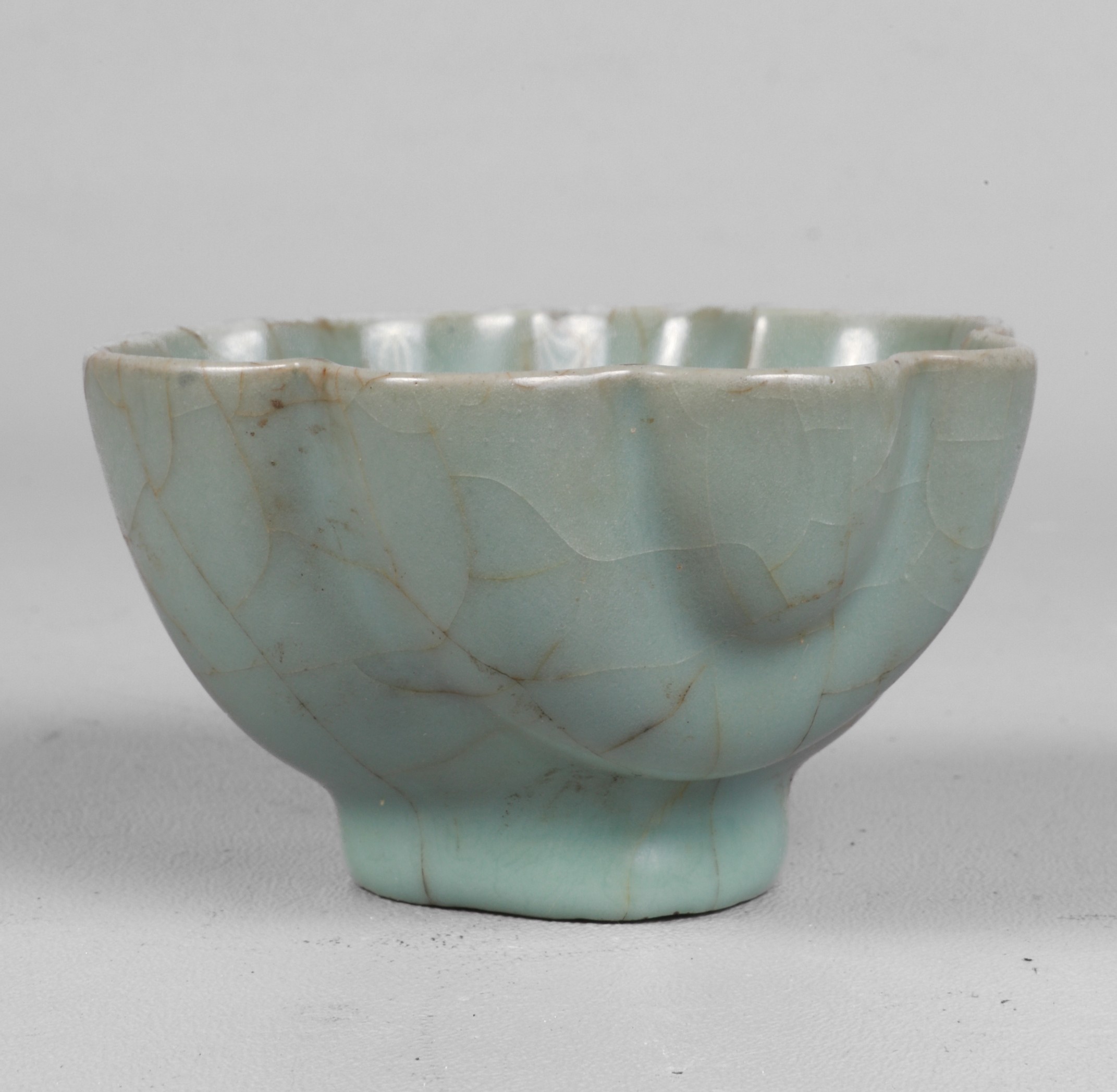 Chinese porcelain fluted bowl  3b5bf0