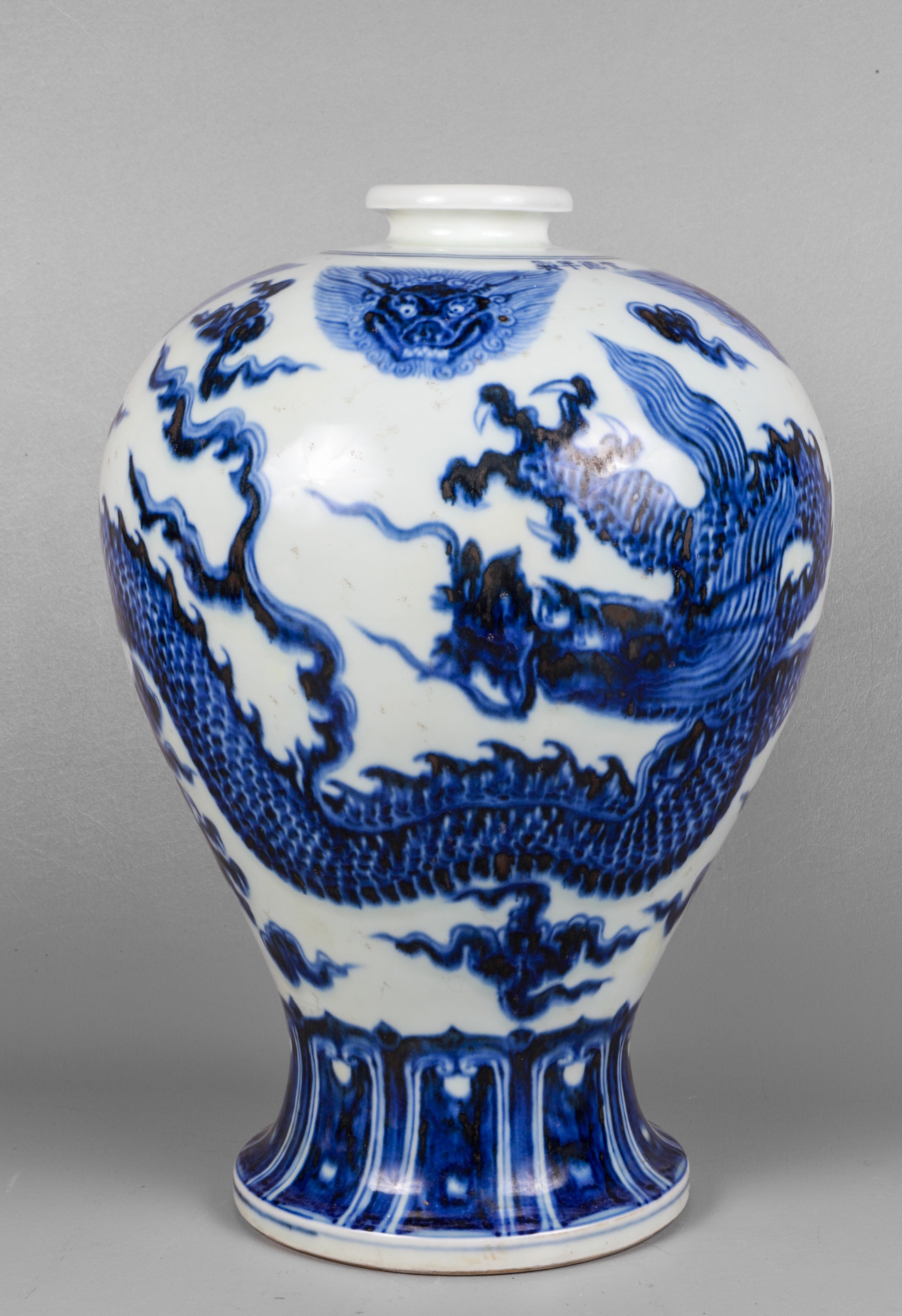 Large Chinese blue and white meiping 3b5c09