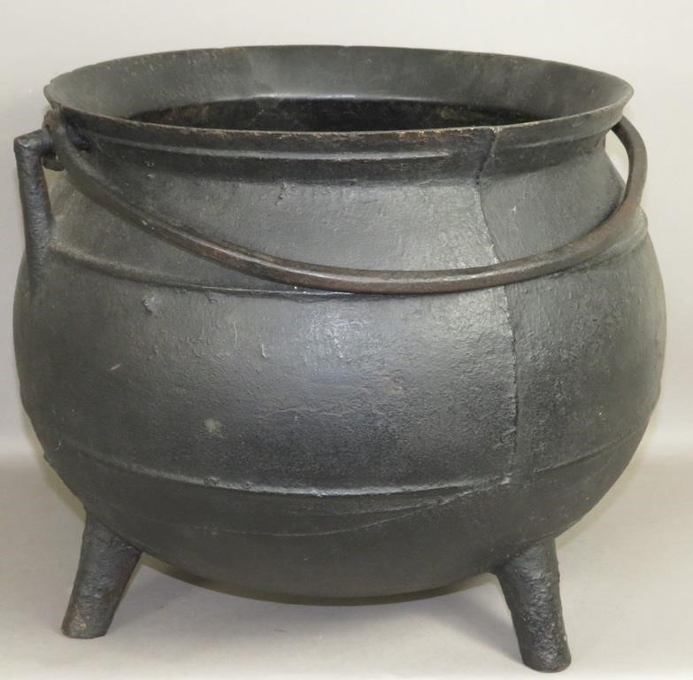 CAST IRON POTca. 1750; New England iron