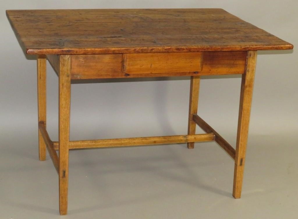 WORK TABLEca 1790 in poplar with 3b6090