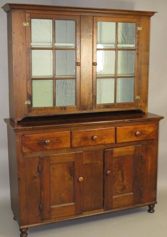 WALNUT DUTCH CUPBOARDca. 1800;