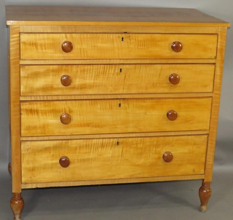 CHEST OF DRAWERSca. 1820; cherry top