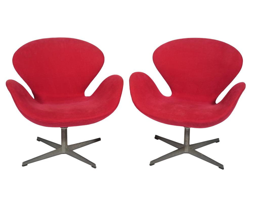 PR SWAN CHAIRS BY ARNE JACOBSEN